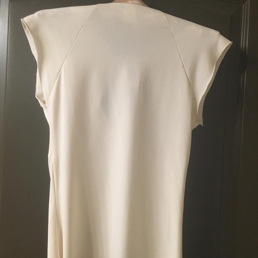 FLATTERING TOP WITH GOLD SATIN TIE DETAIL - Picture 4 of 4
